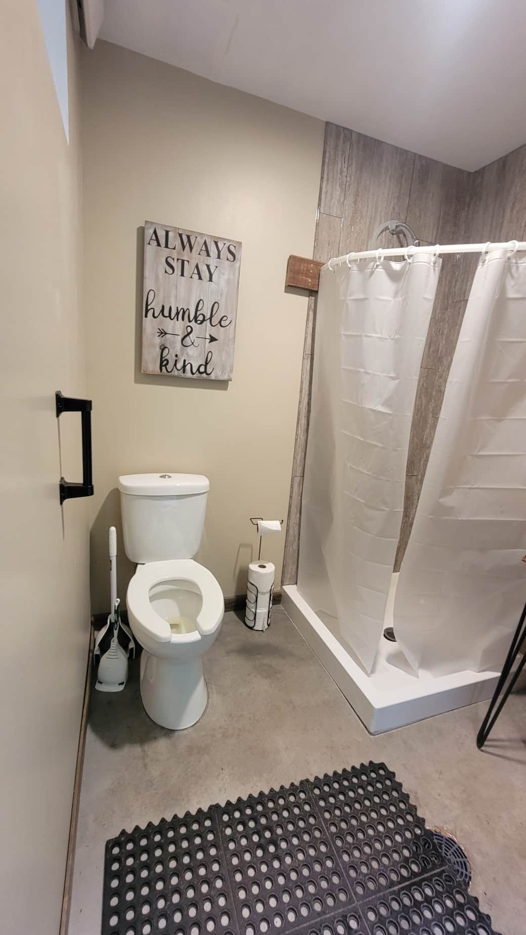 Bathhouse flush toilet