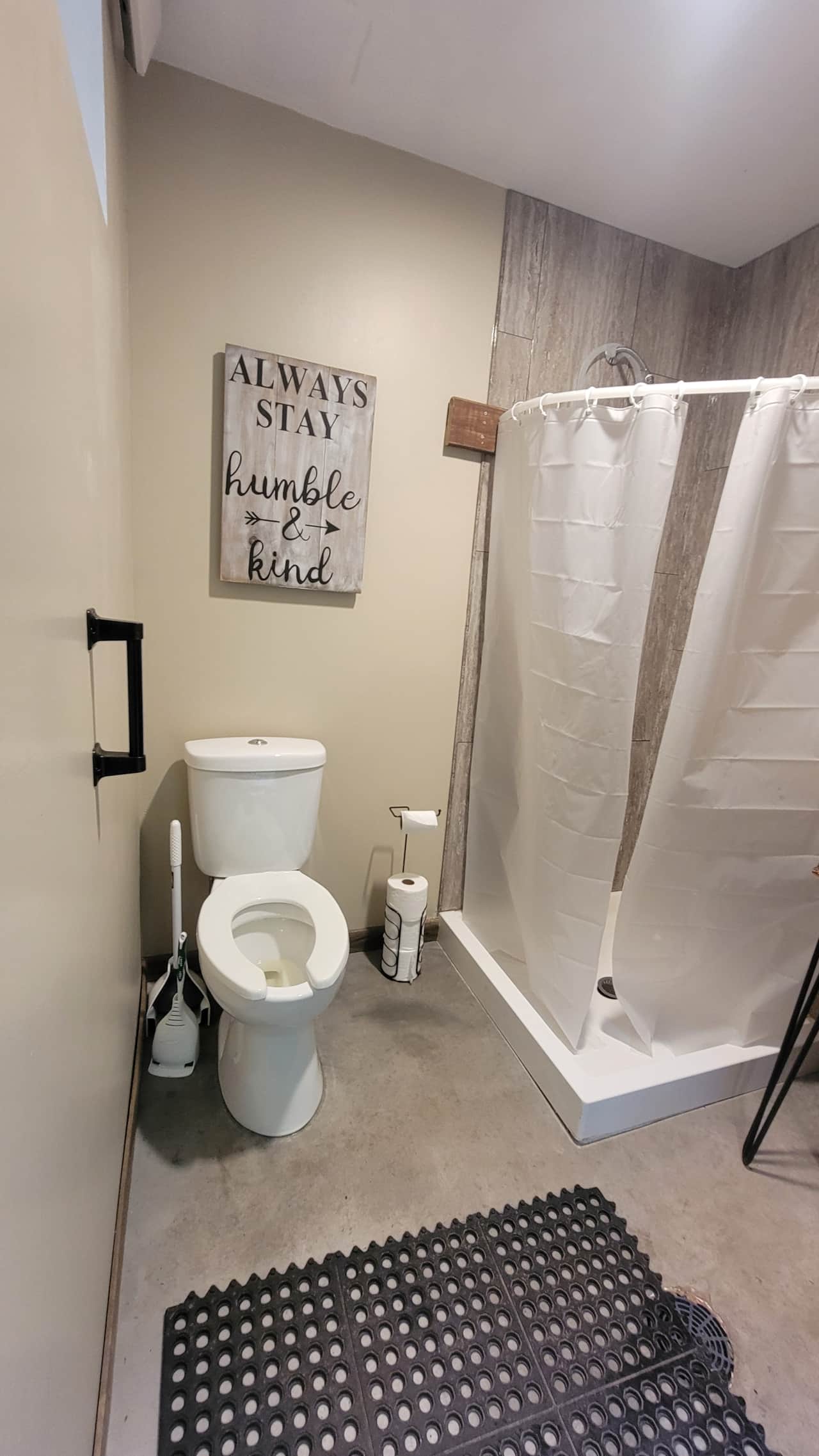 Bathhouse flush toilet