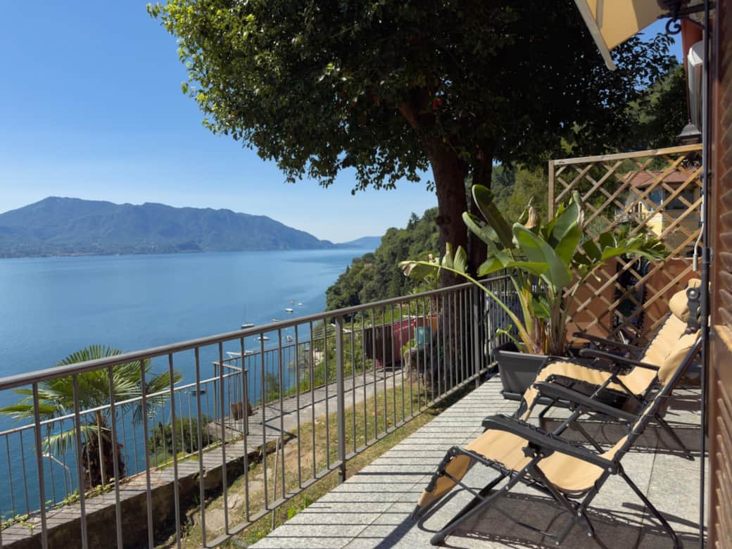 Smeraldo Zimmer mit Terrasse Villa Angelina mit Seeblick Lago Maggiore See