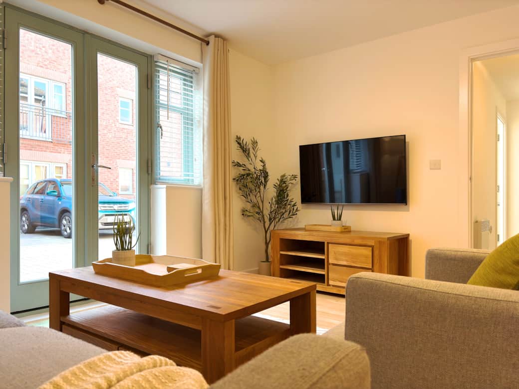 St Johns Courtyard Suite Living Room TV