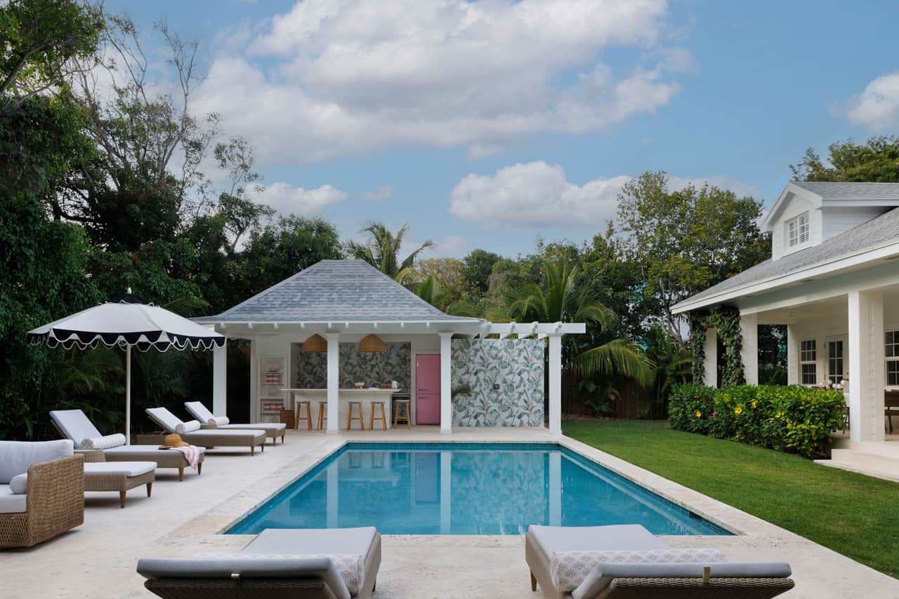0002 poolandbar