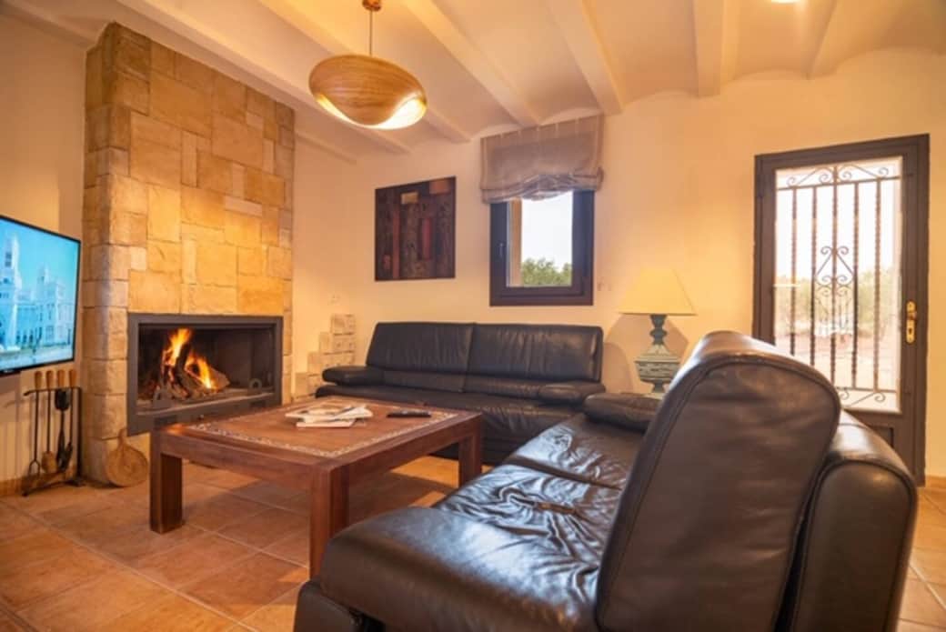 Salón con chimenea Salón con chimenea