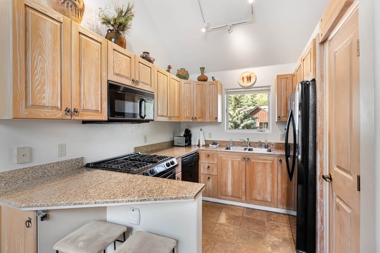 Full kitchen