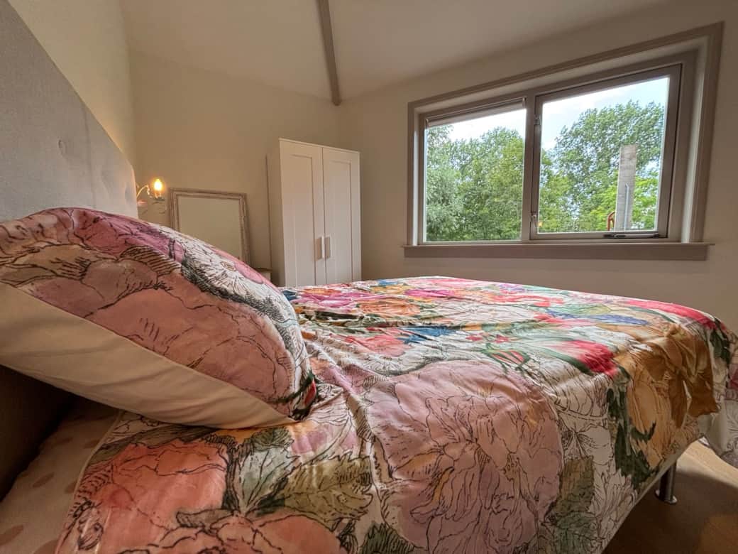 Tulip masterbedroom 4