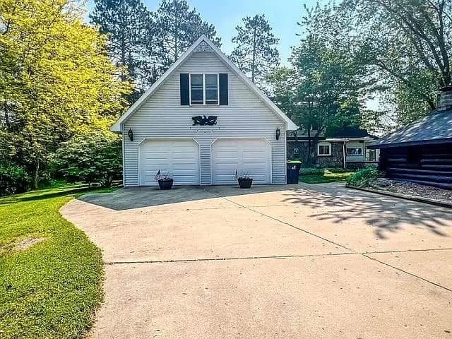 Pine Crest - Garage