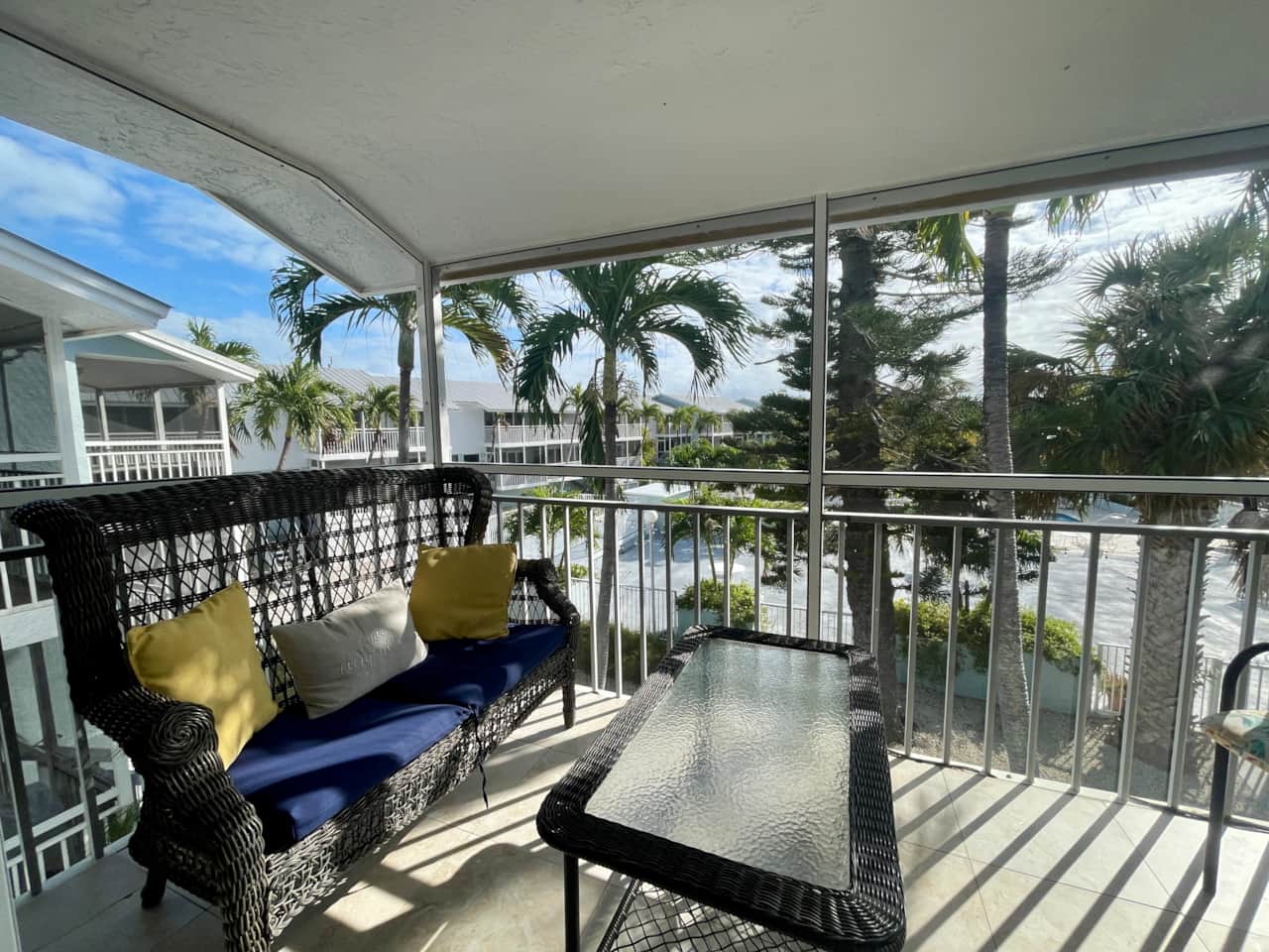 Screened in patio overlooking North Pool.