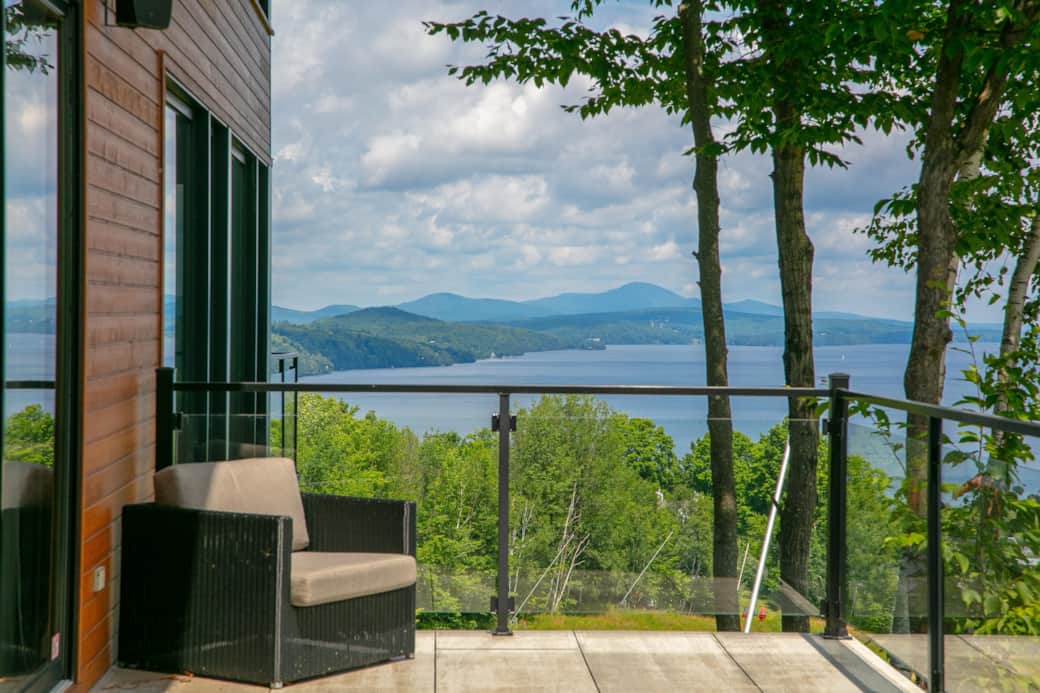 Terrasse et vue spectaculaire, été