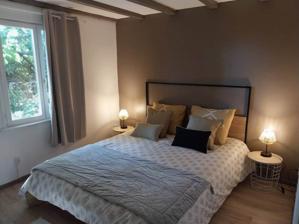 Chambre confortable avec lit double – Calme garanti