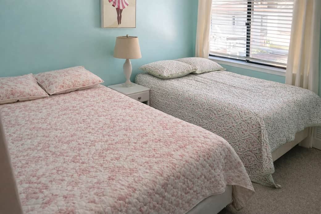 queen and full size bed