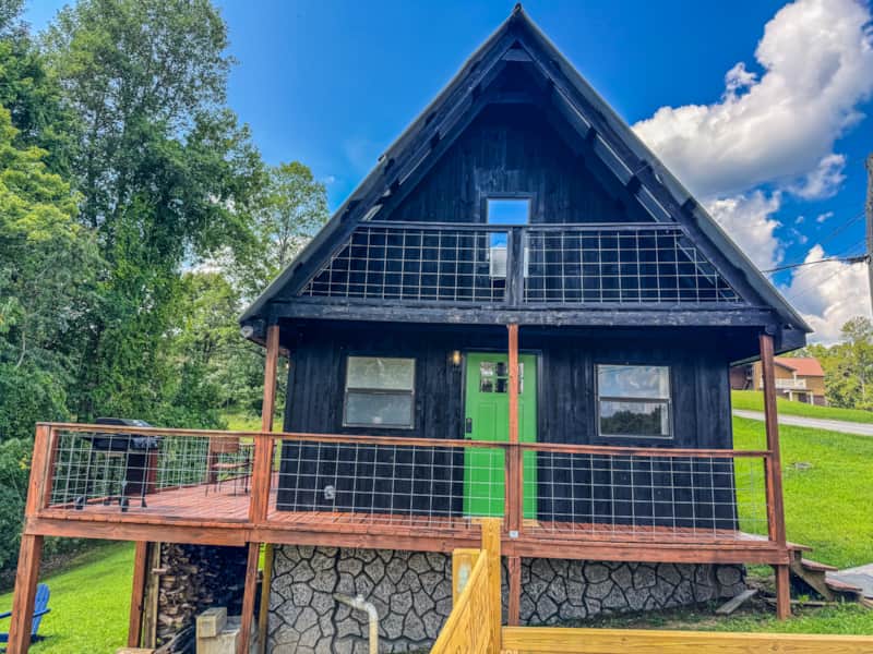 Relaxing space at War Emblem couples cabin