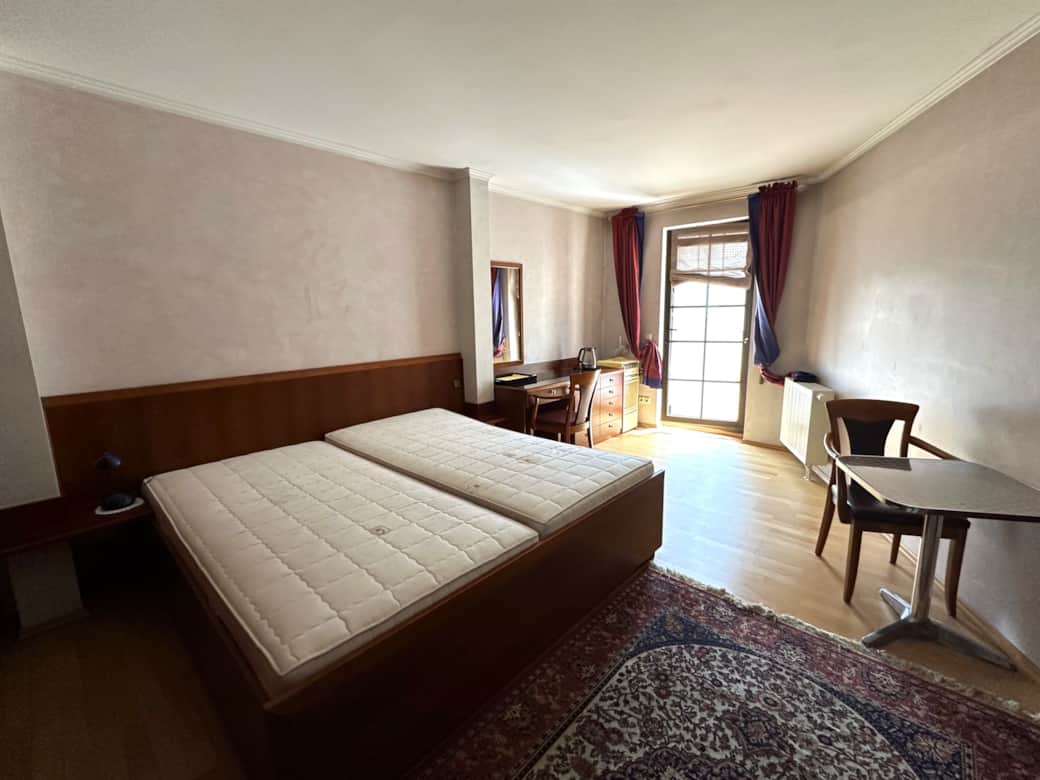 Appartment mit Ausgang auf Terrasse