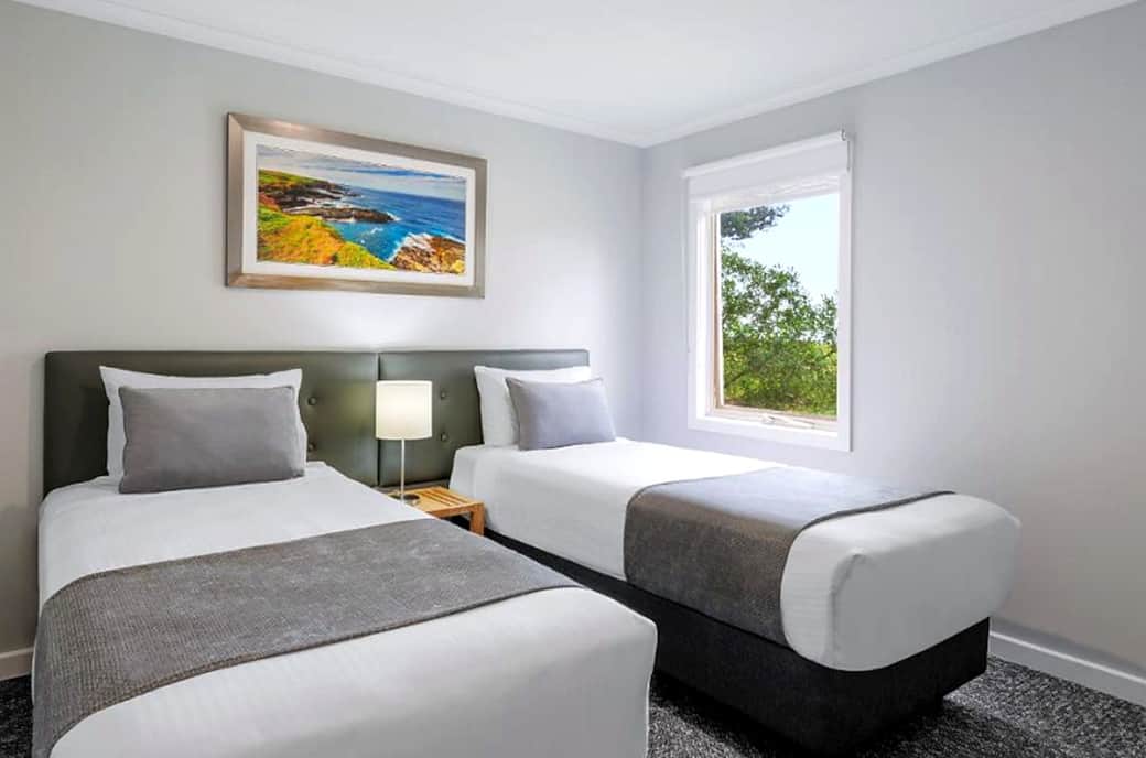 01 Twin Bedroom