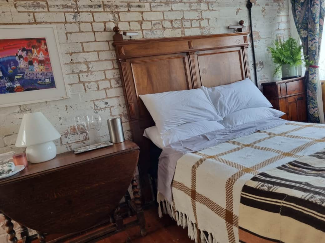 Bed& Table