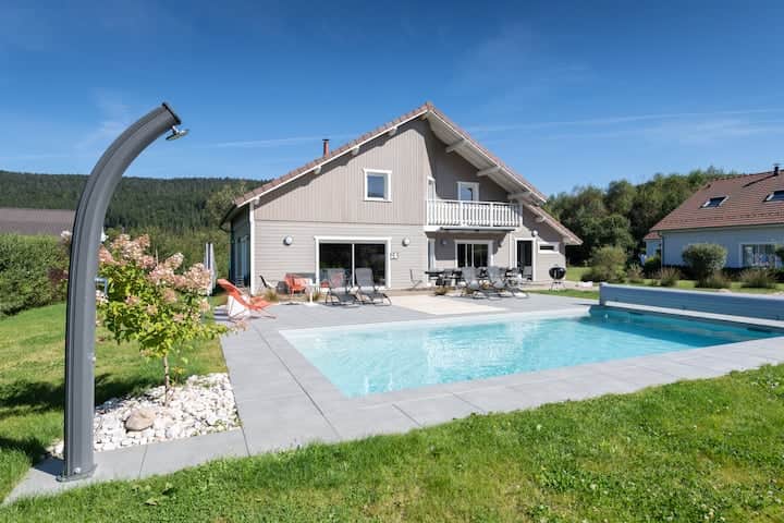 Piscine et douche solaire