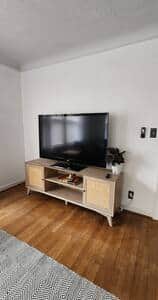 Living room with 50 inch TV plus Roku