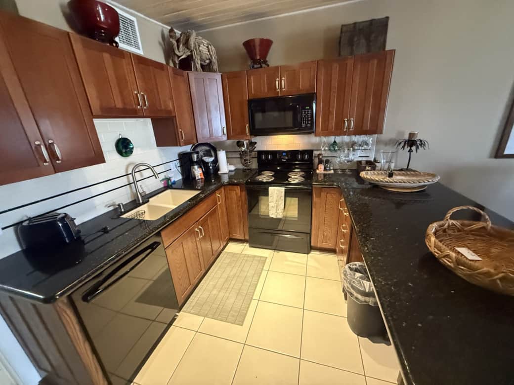 75 7th Kitchen