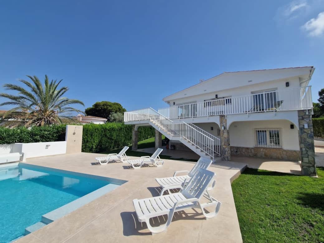 Private pool oasis with terrace and garden — ultimate holiday comfort in Peñíscola Private pool oasis with terrace and garden — ultimate holiday comfort in Peñíscola