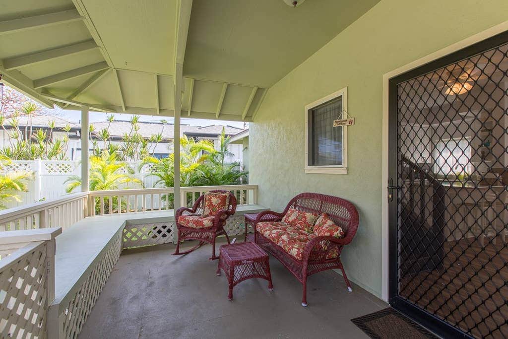 Nani's Cottage- Front Porch