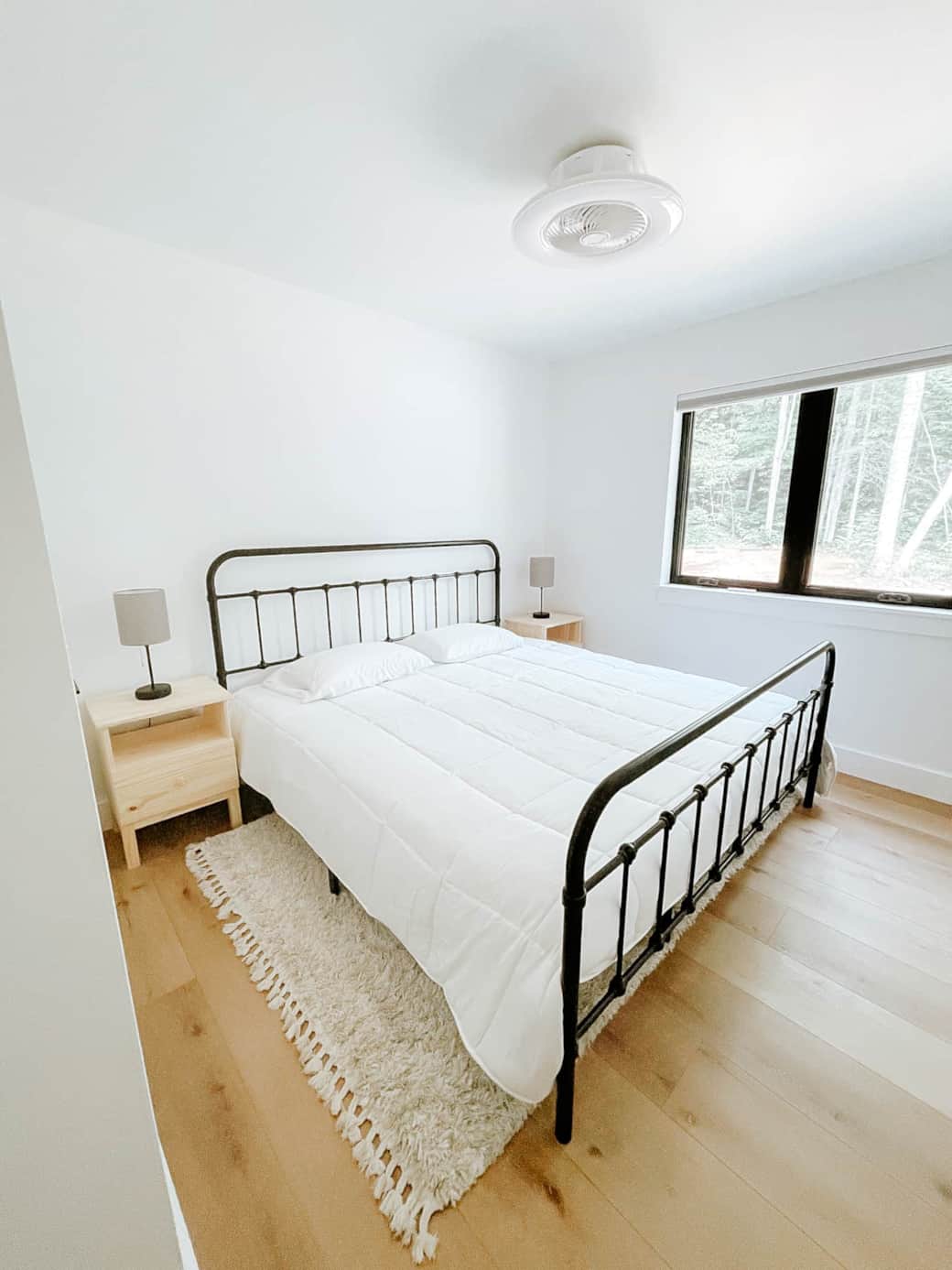 Bedroom 2 - King bed - Main Floor