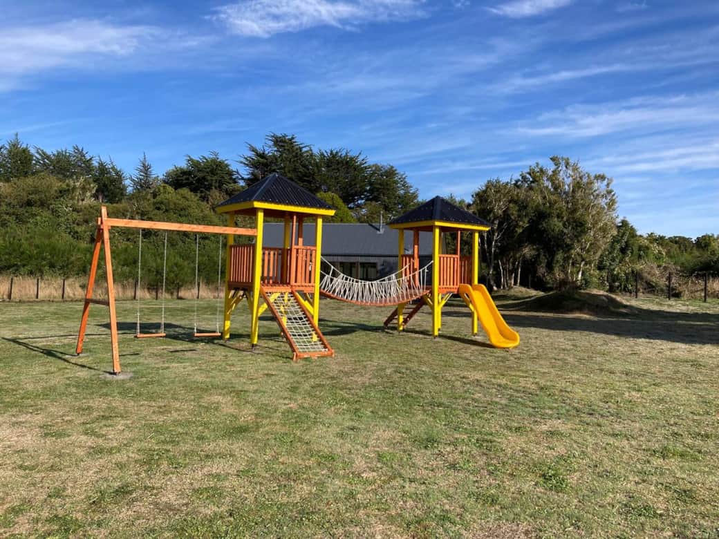 Zona de juegos para niños - Áreas verdes. Zona de juegos para niños - Áreas verdes.