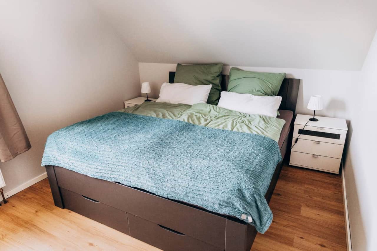 Schlafzimmer 1
