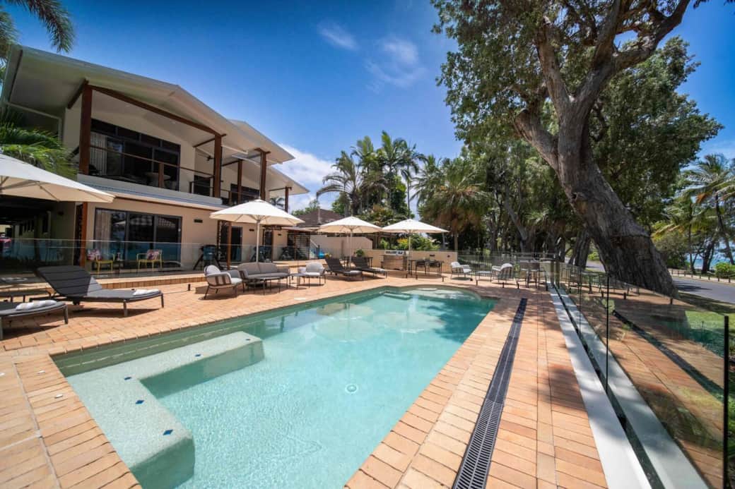 Latitude 17 - Pool and Outdoor Dining area