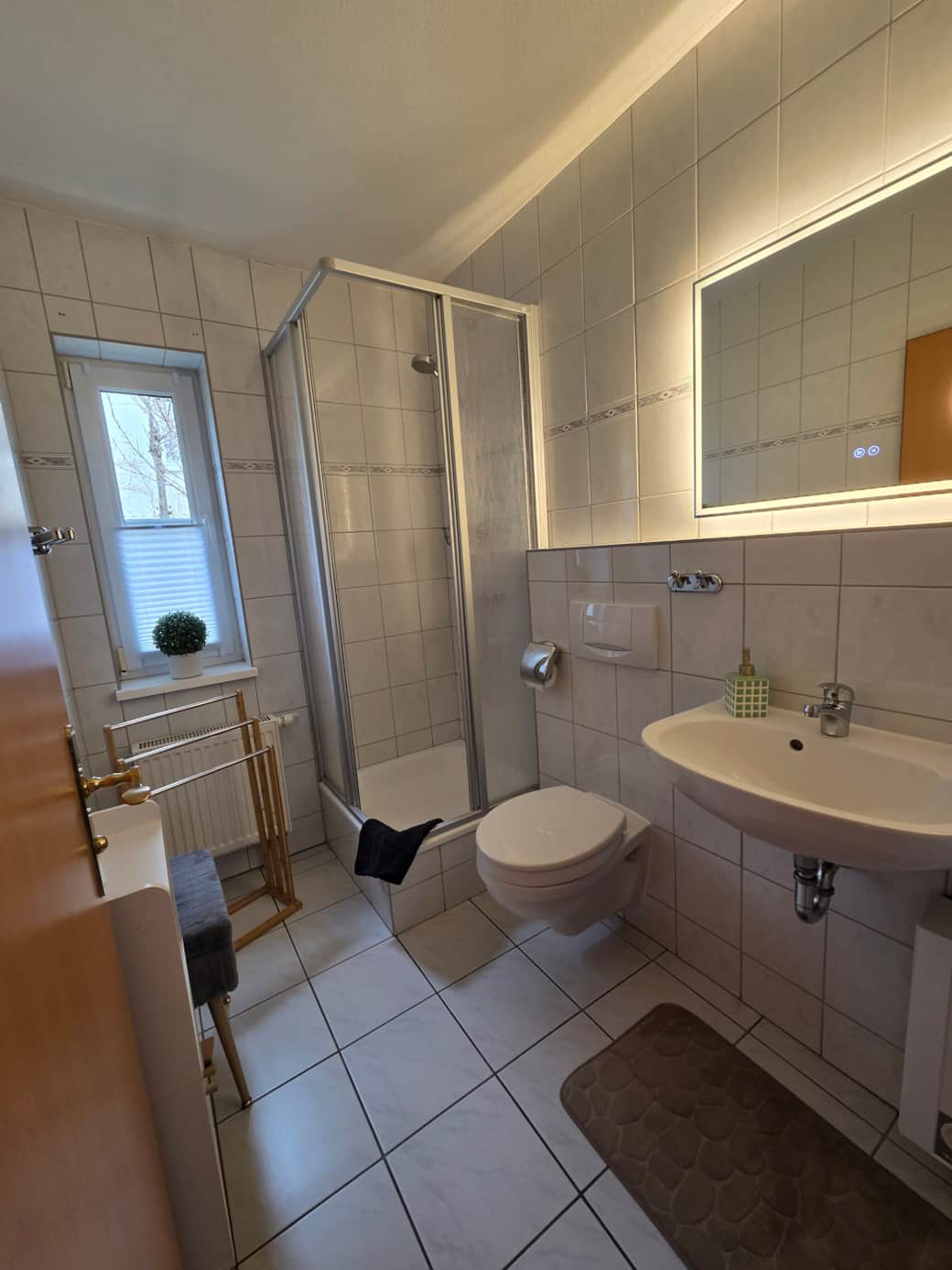 Bad mit Dusche Bad mit Dusche