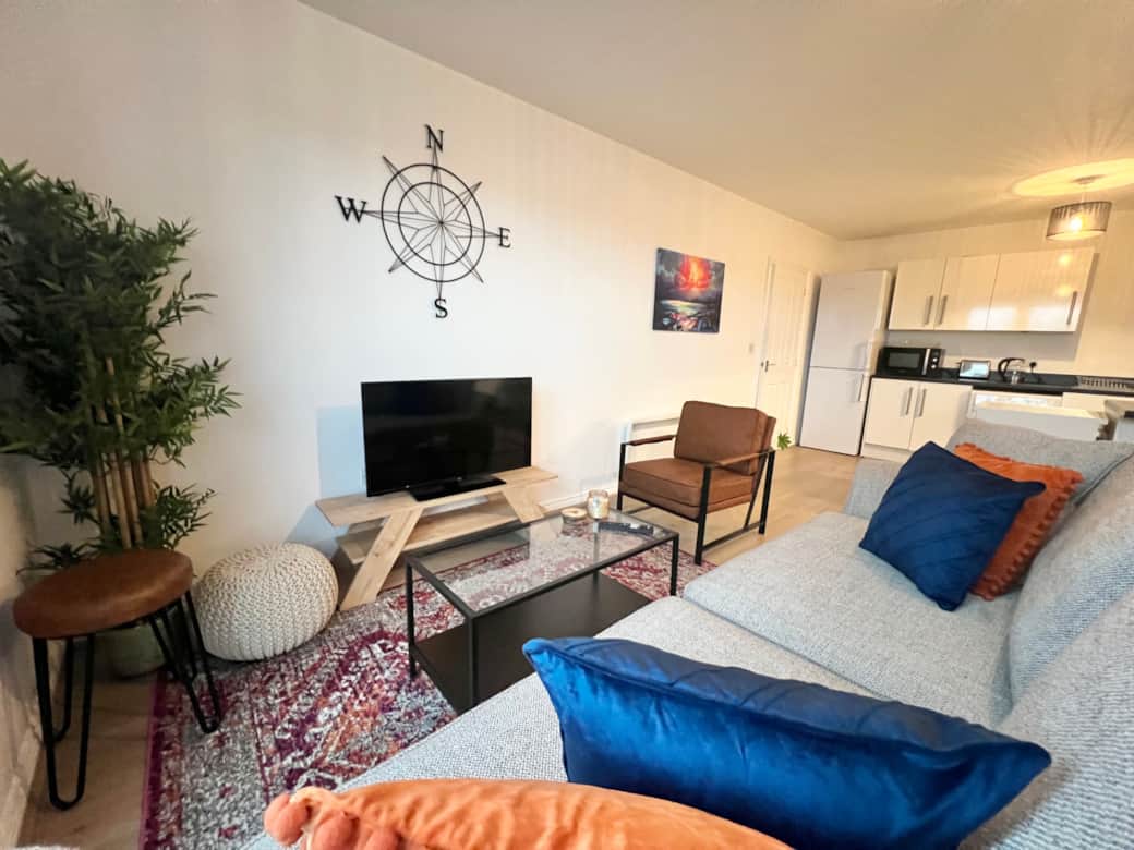 Lounge: Bright space with stylish decor, perfect for movie nights or quiet relaxation.
