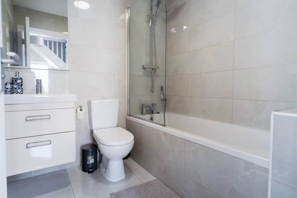 Shared Full Bathroom