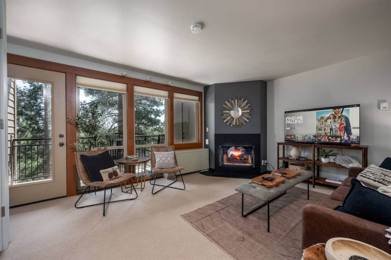 Living area, Netflix included!
