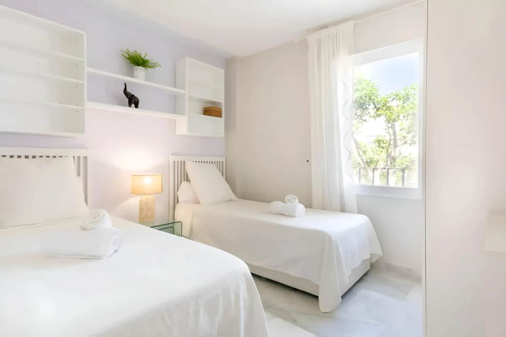 Bedroom with 2 single Beds