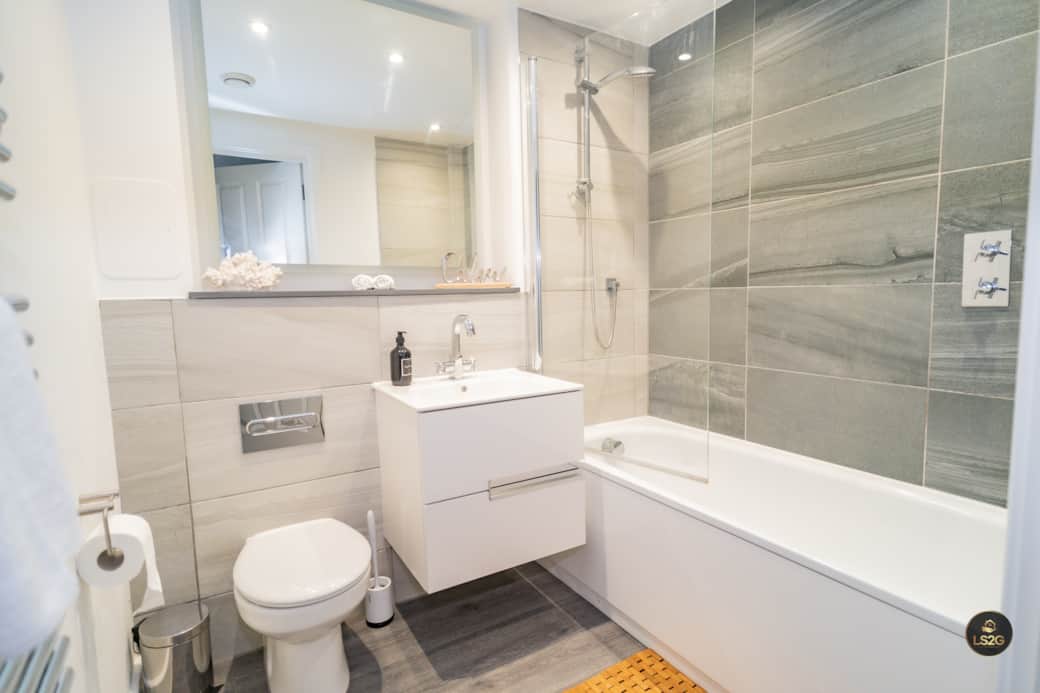 Main bathroom Main bathroom