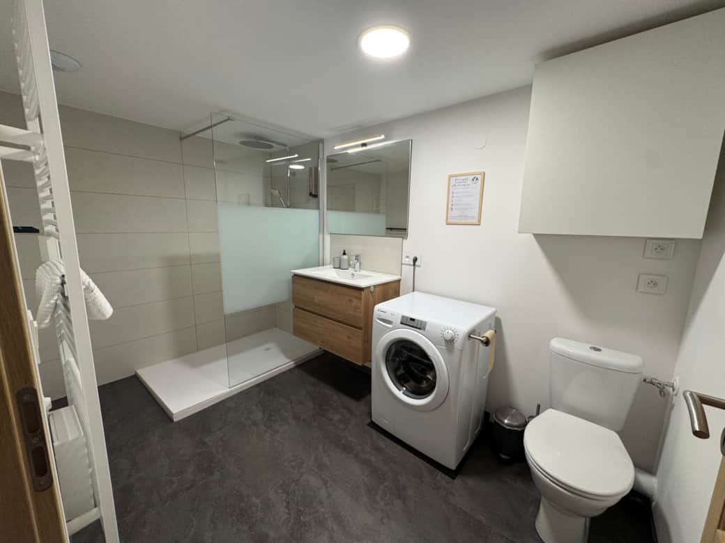 Salle de bain neuve, douche à l'italienne