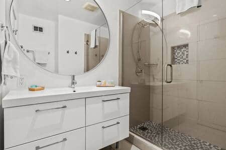 Sleek spa shower + mid-century glow.