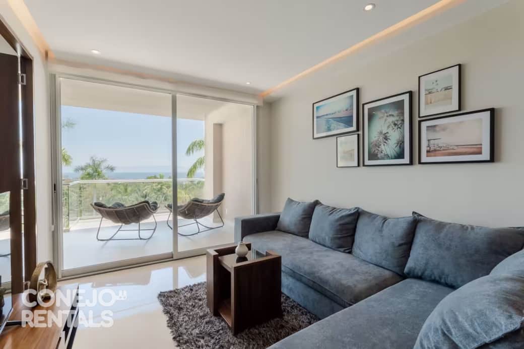Sala acogedora con luz natural, vistas al mar. Espacios abiertos en Bolongo, Punta de Mita