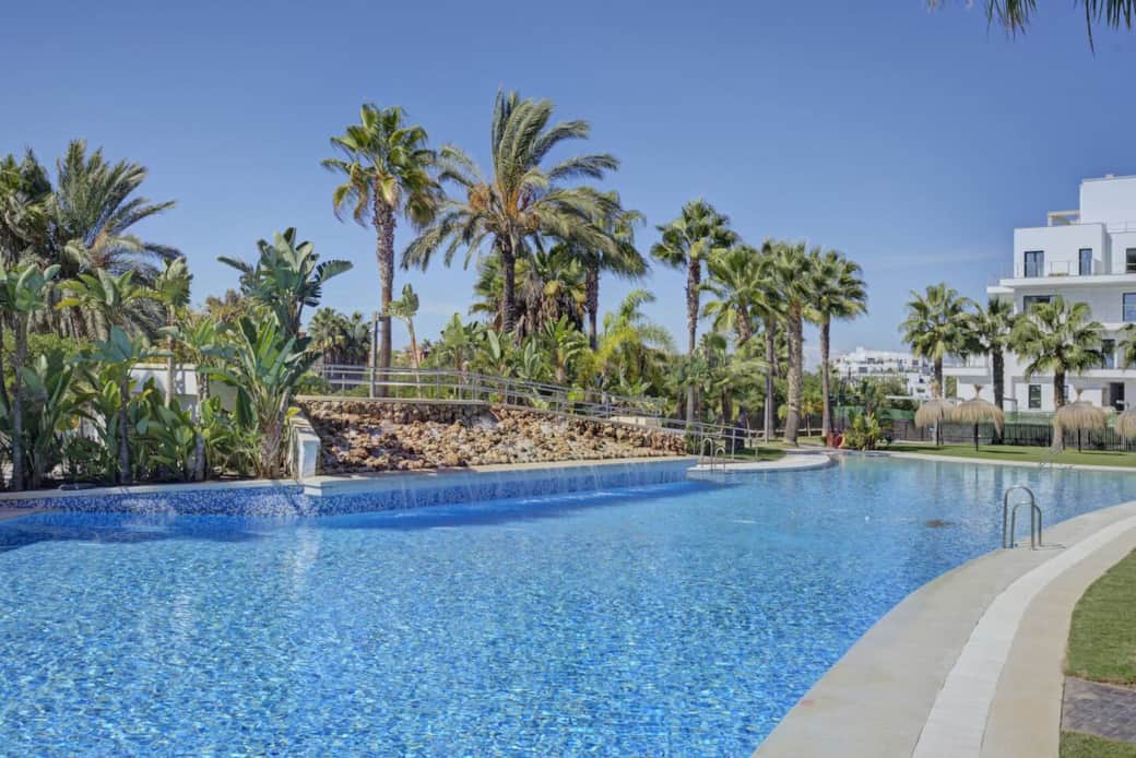 Piscina y jardines Piscina y jardines