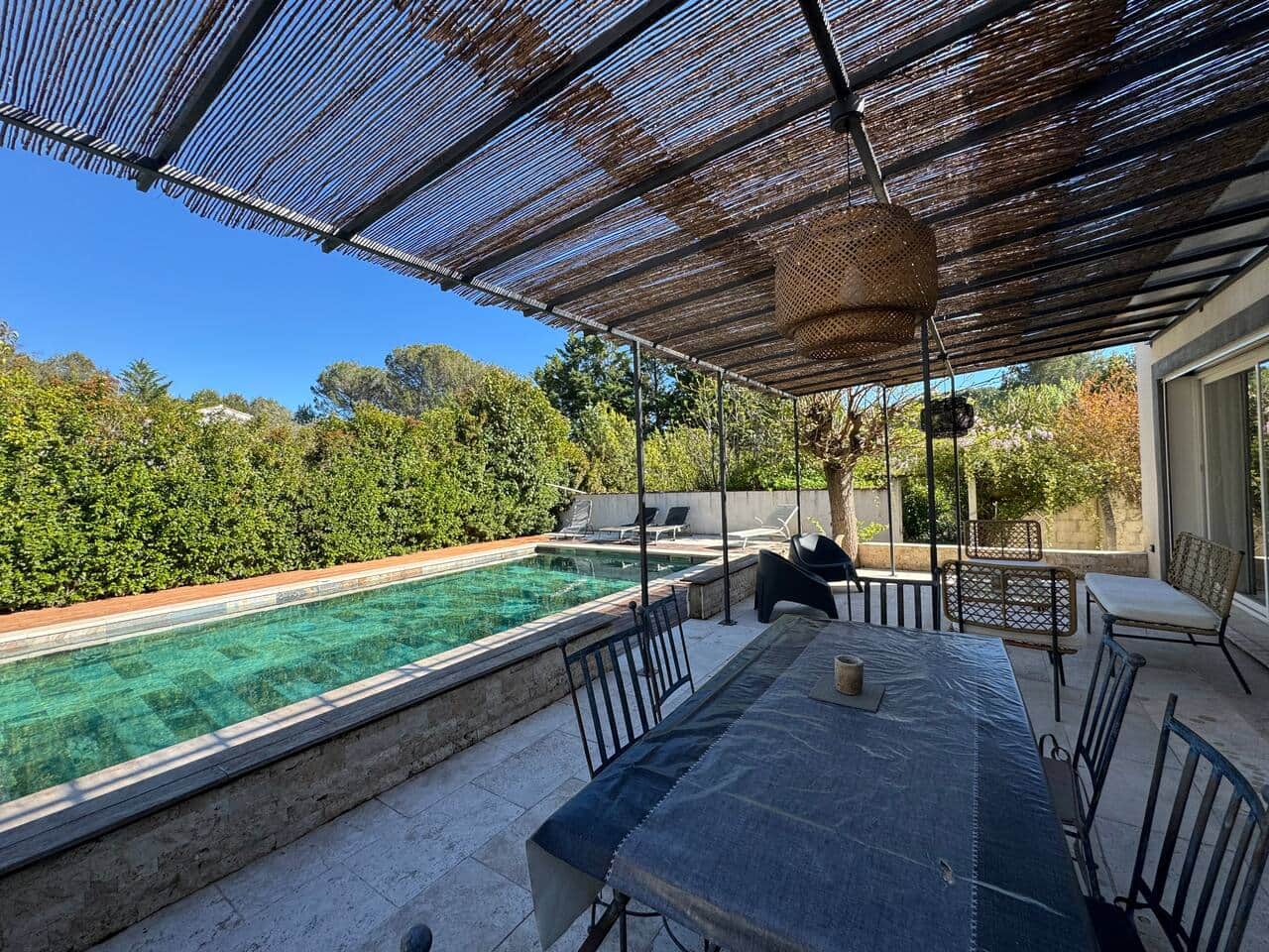piscine, terrasse, table à manger