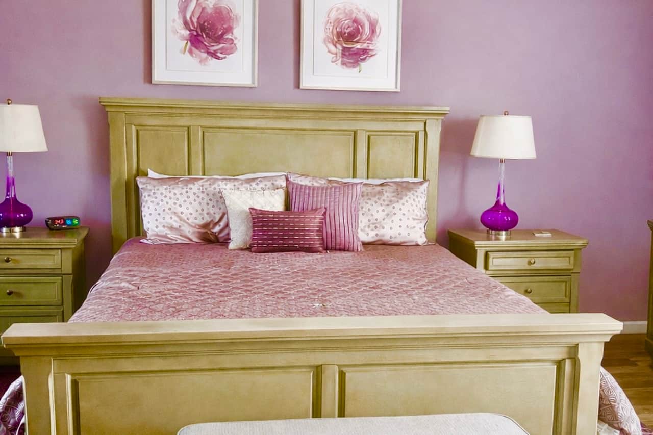 main bedroom king size bed, private bathrm and deck