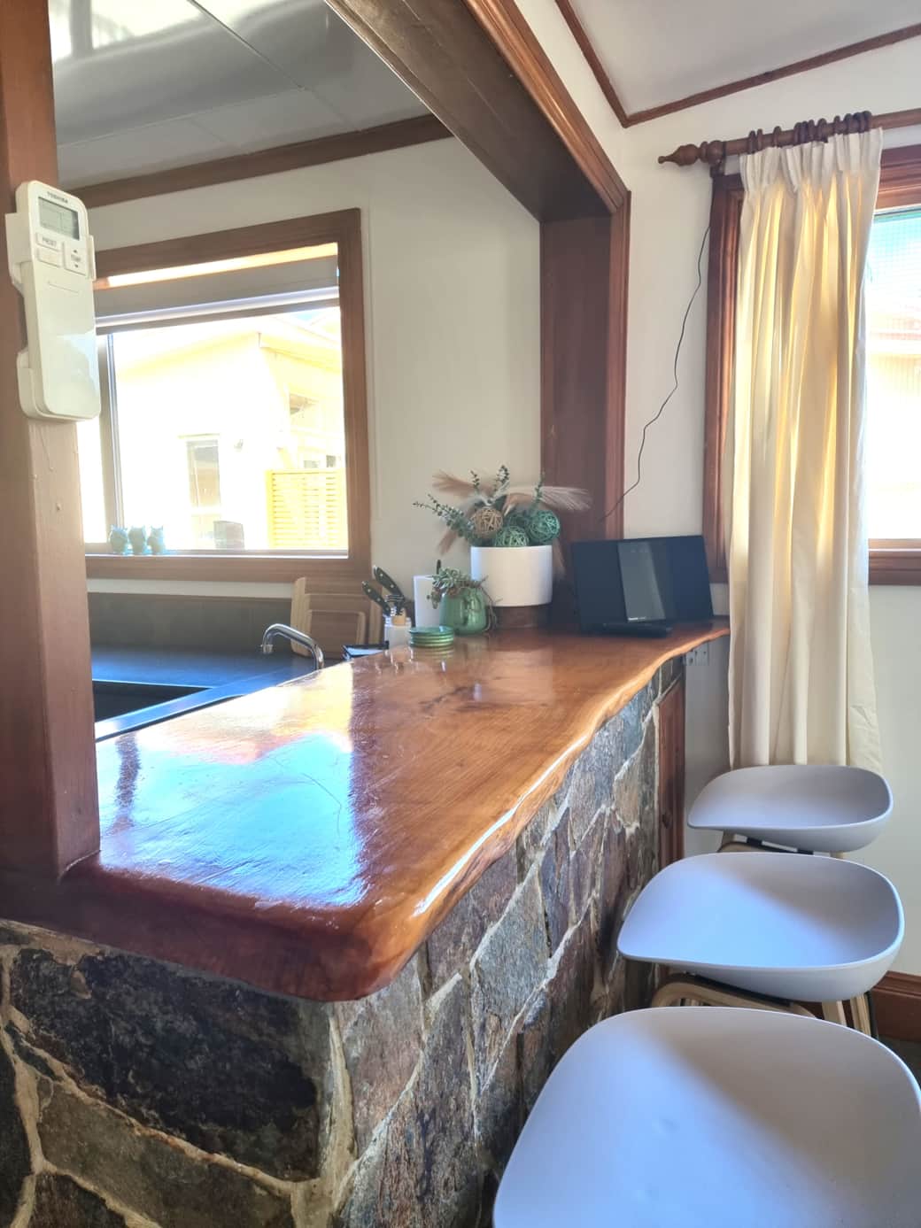 Kitchen Breakfast Bar