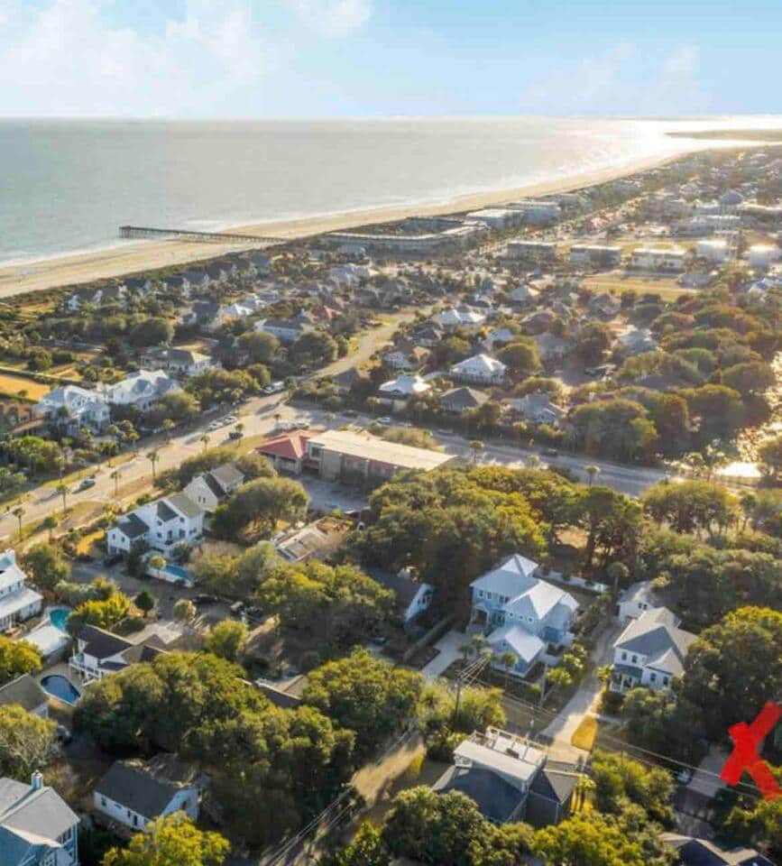 Walk two blocks to the beach entrance, a couple more to groceries, live music at Windjammers or many local restaurants. Walk two blocks to the beach entrance, a couple more to groceries, live music at Windjammers or many local restaurants.