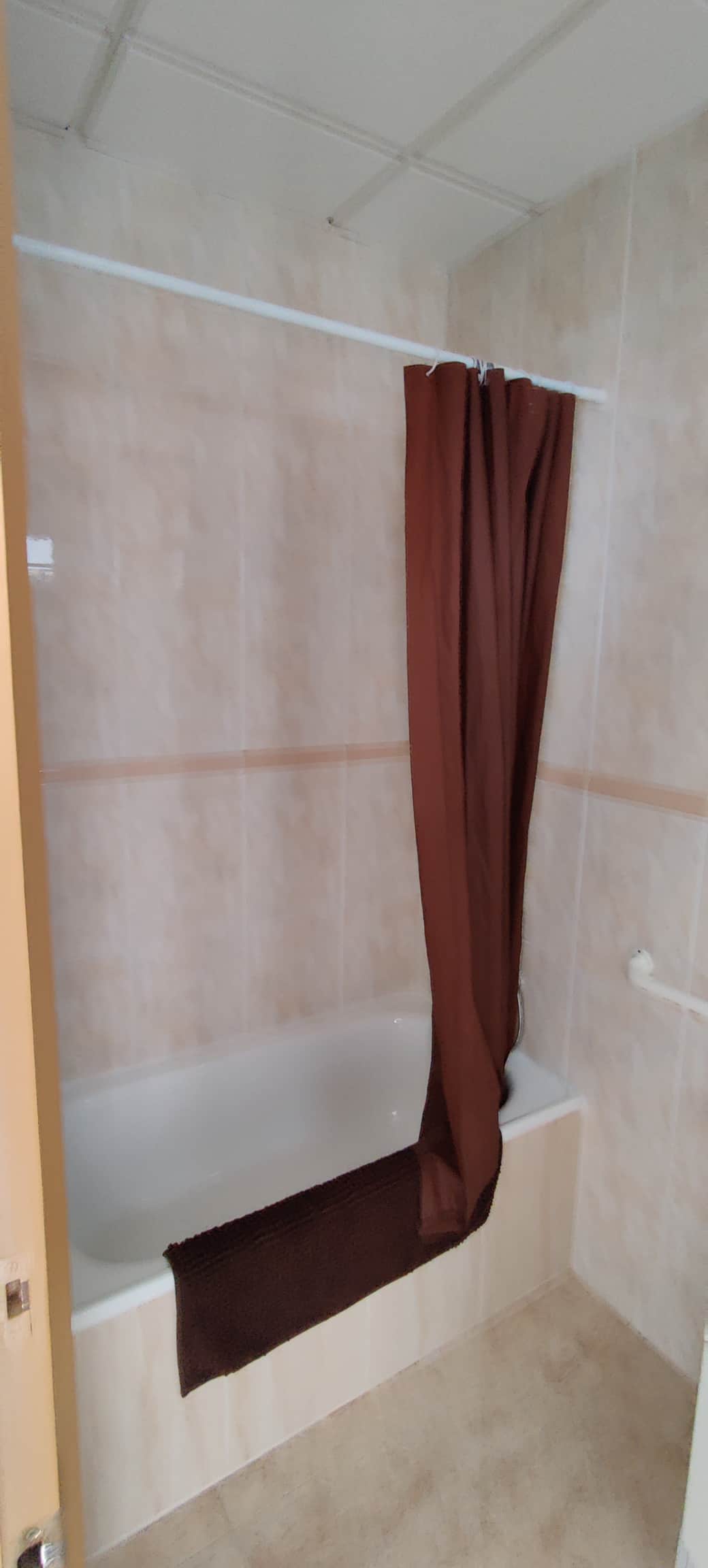 Costa Brava Apartment with Wifi and Barcelona Beach - Bathroom with shower and sink