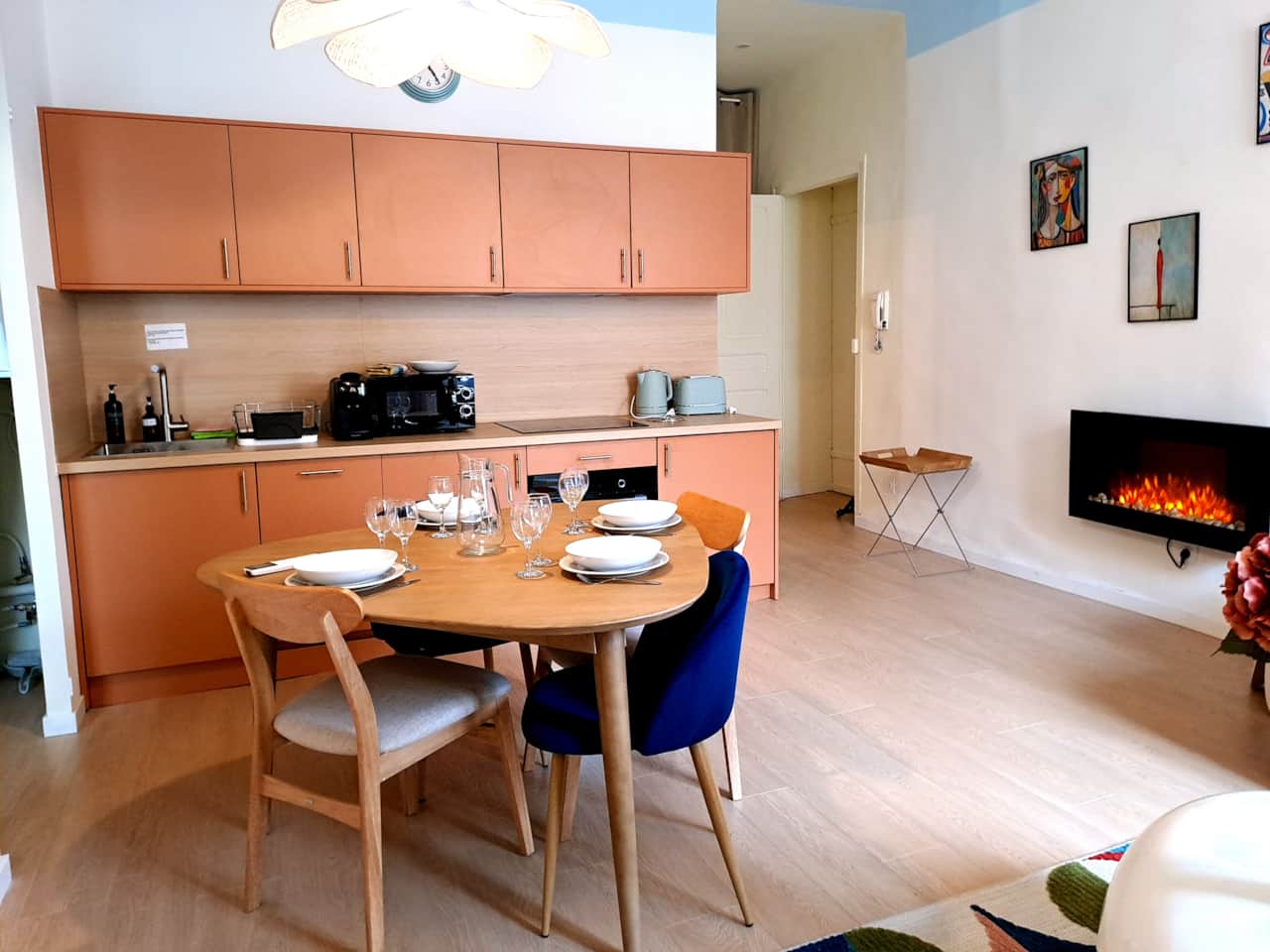 kitchen, dining table