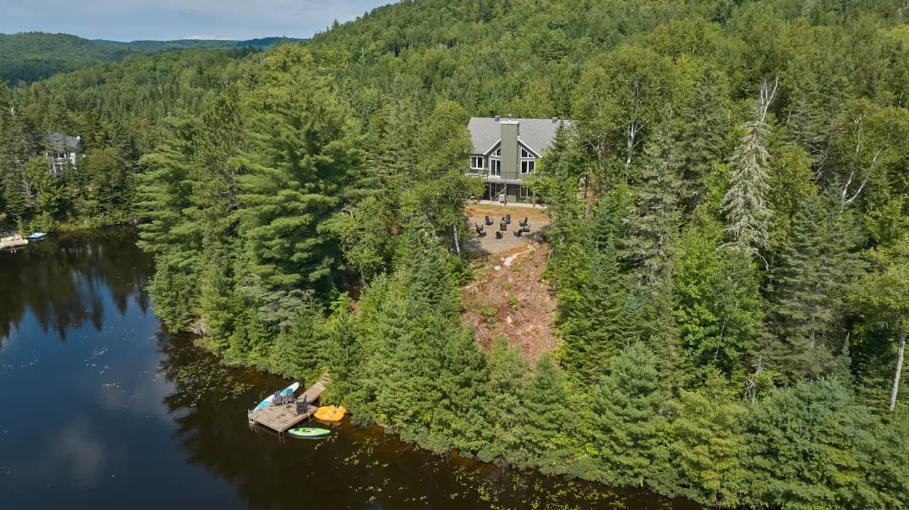 Vue bord de lac & chalet