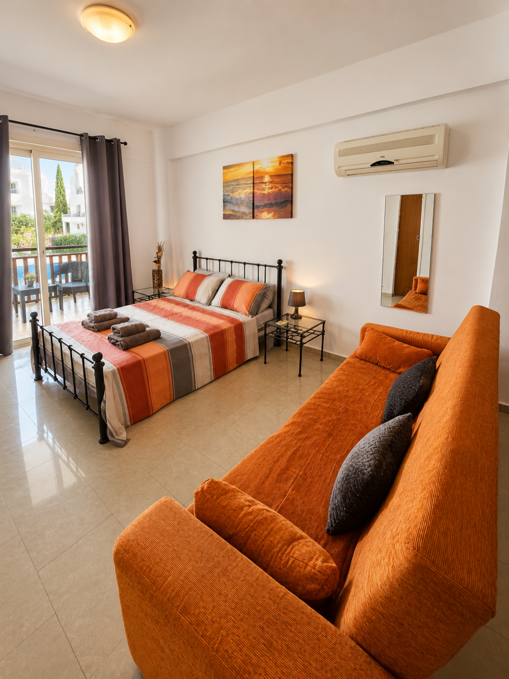 Bright studio apartment