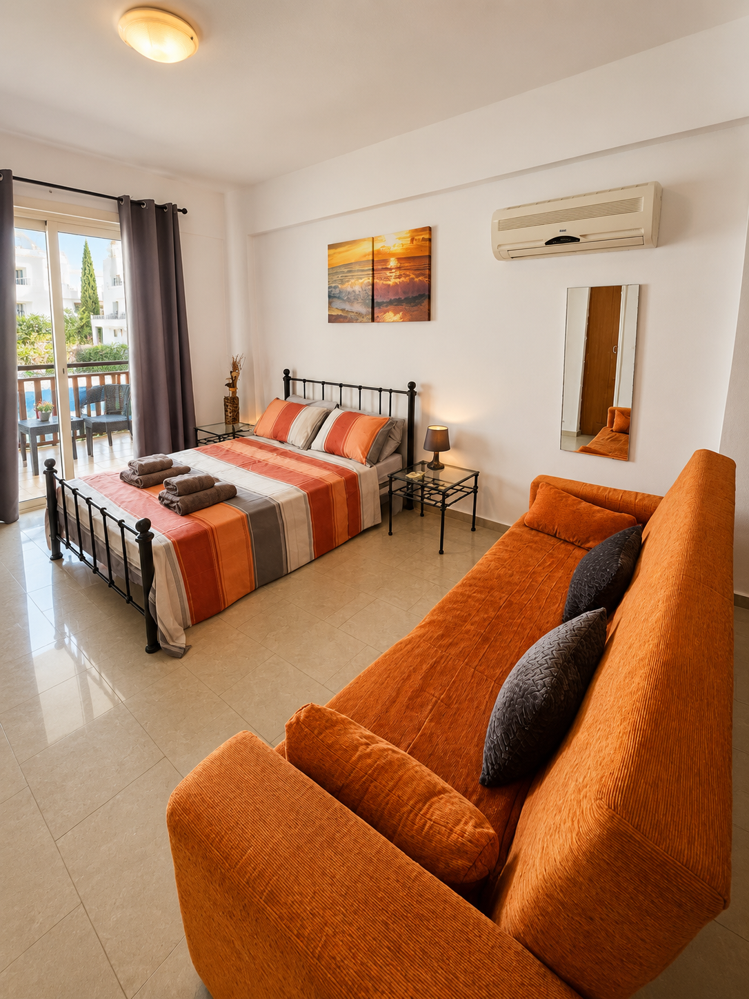Bright studio apartment