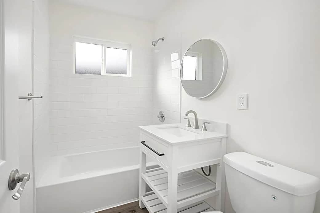 Full Bathroom - Bathtub