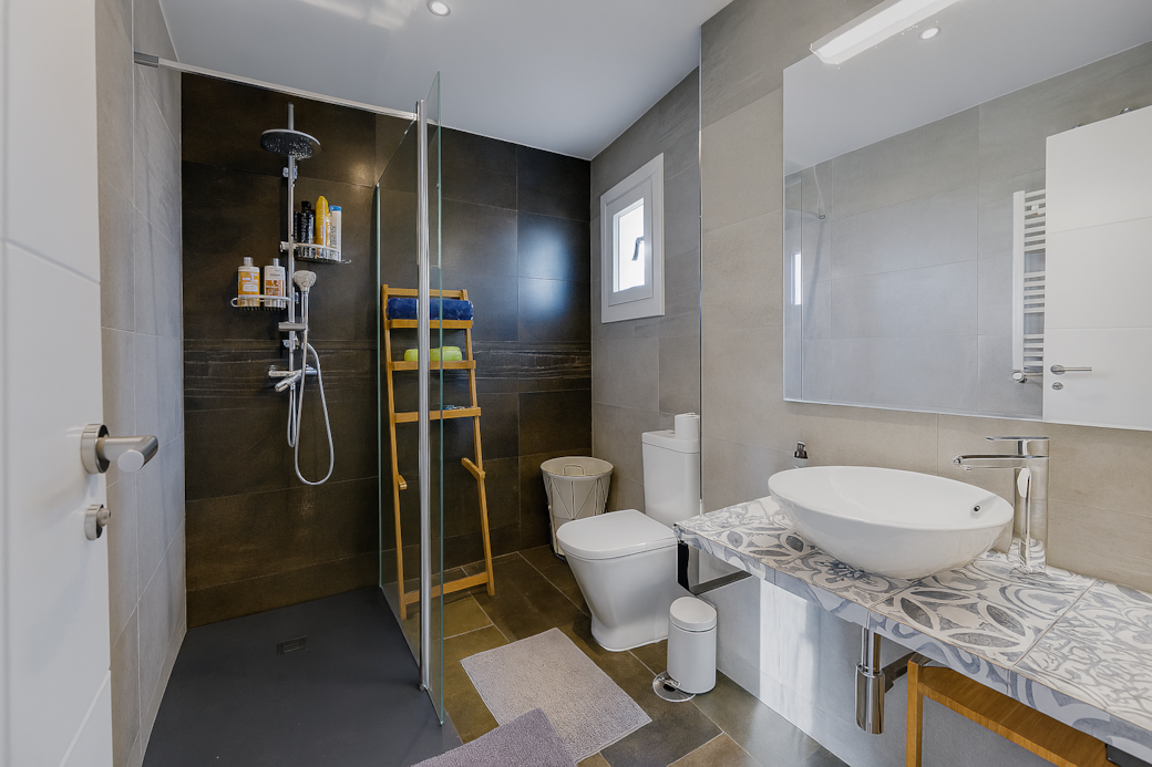 Your private en-suite bathroom with shower: an oasis of relaxation, comfort, and a touch of luxury.