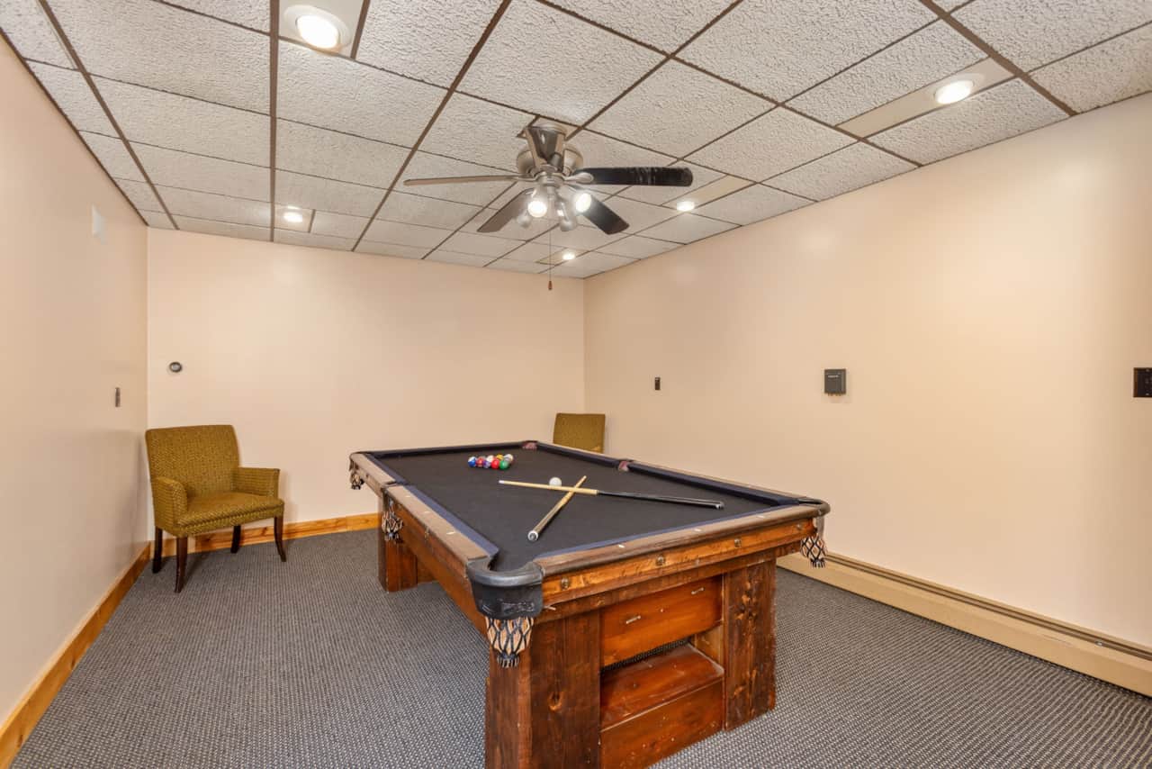 Oakland Bear Lair Pool Table