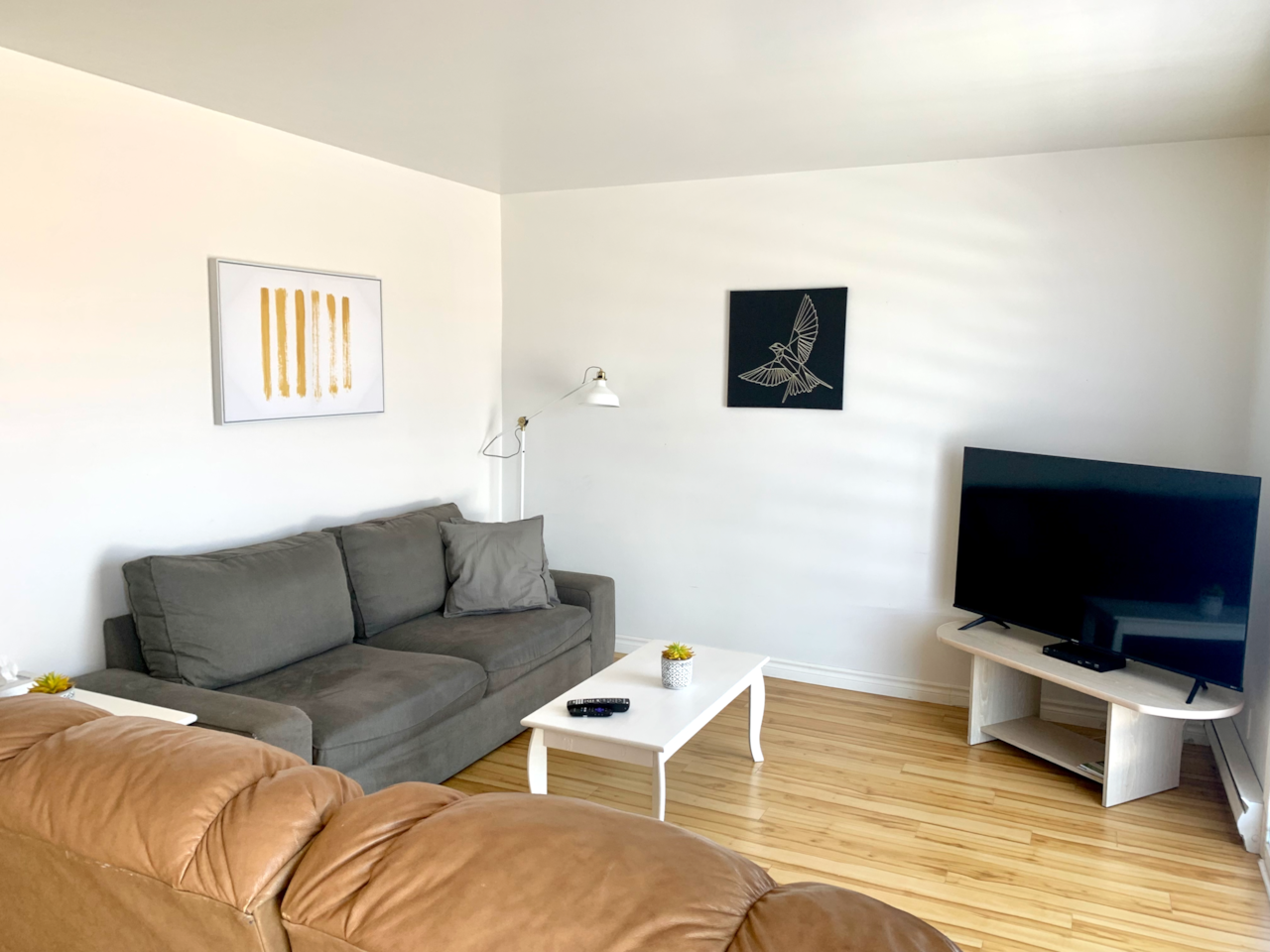 Condo 190 salon