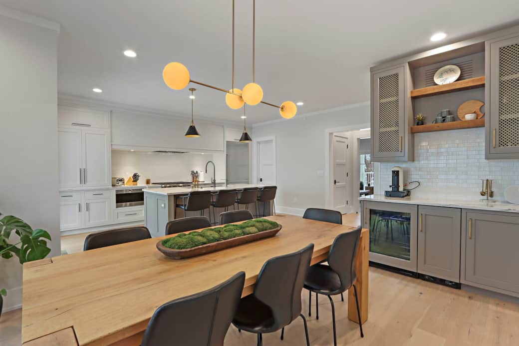 Kitchen & dining (2nd floor)